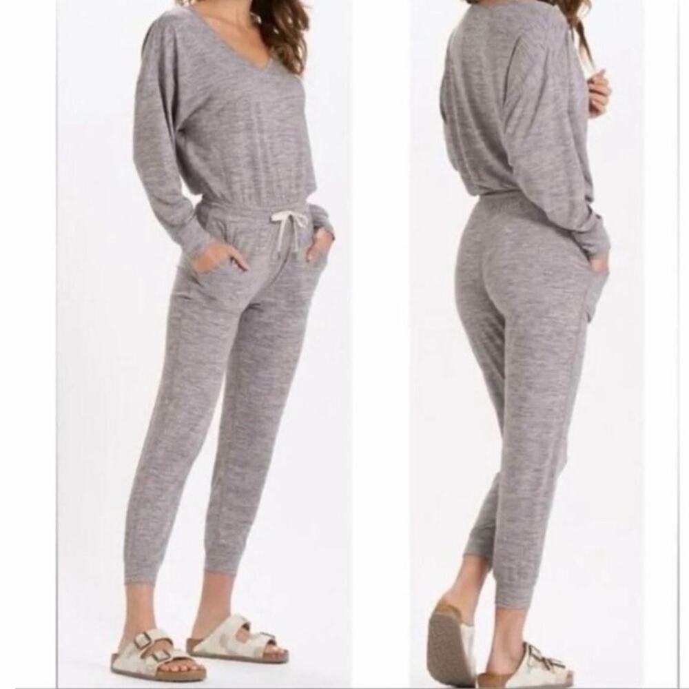 Vuori Women’s Lux Performance Jumpsuit Long Sleeve Large Heather Grey Jogger EUC